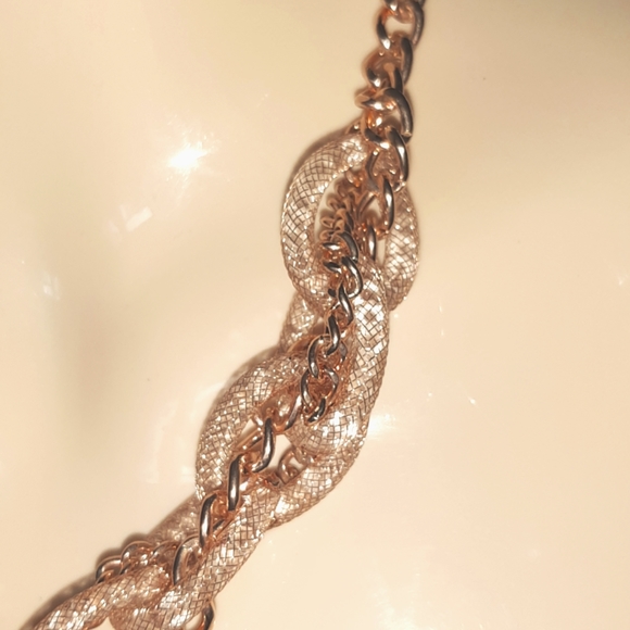 GUESS Rose Gold Tone Necklace & Clip-on Earrings Set - Adjustable Chain - Picture 6 of 9